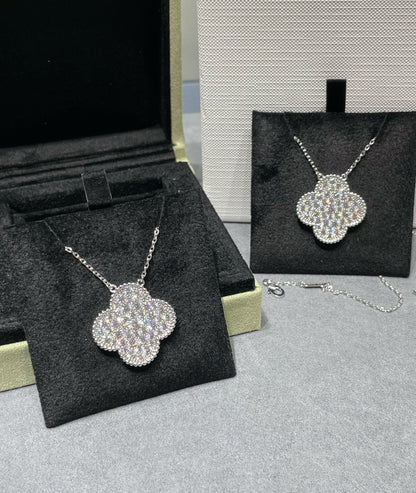 [⭐Renara]CLOVER 25MM LARGE PENDANT DIAMOND PAVED SILVER NECKLACE