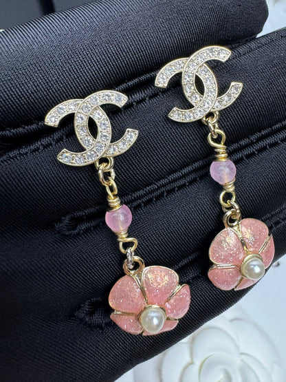 [⭐Renara]26C Pink Camellia Enamel Pendant with Double C Earrings