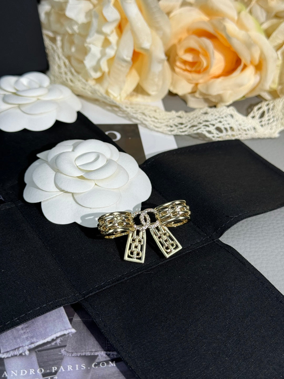 [⭐Renara]25K Hollow Bow Brooch