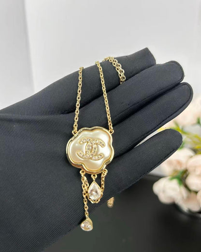 [⭐Renara]Cloud Pearl Mother-of-Pearl Diamond Chain Pendant Necklace