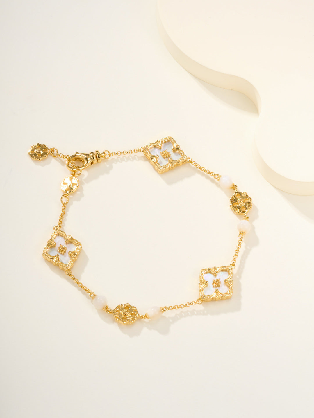 [⭐Renara]B.C.L ENAMELED Three-Flower Bracelet（Trumpet)