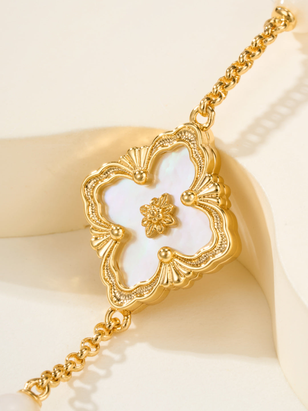 [⭐Renara]B.C.L ENAMELED Three-Flower Bracelet（Trumpet)
