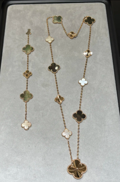 [⭐Renara]DETACHABLE CLOVER 15(11+4) FLOWER SILVER NECKLACE SET