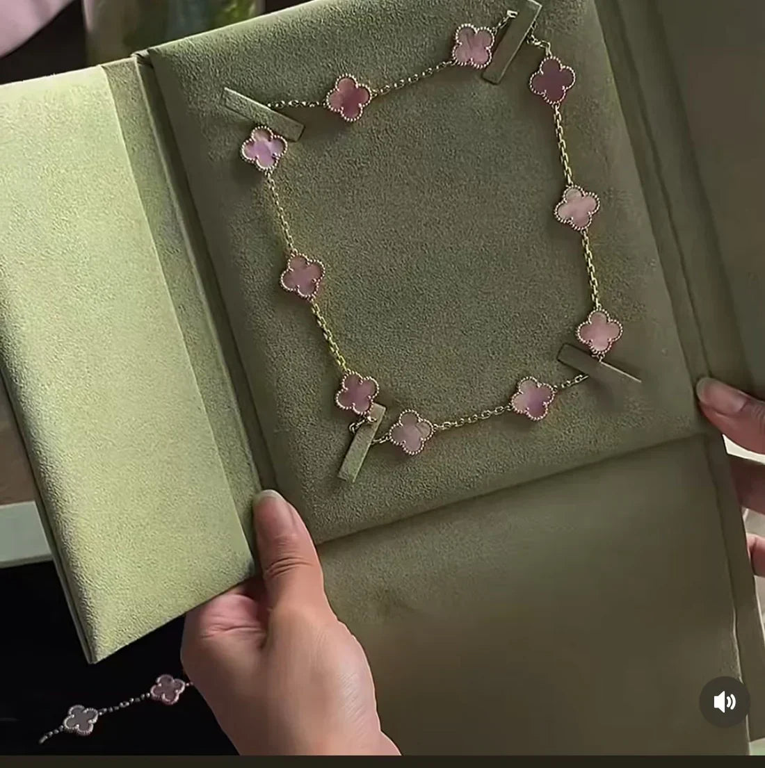 [⭐Renara Jewellery] Pink Necklace with Ten Clover Designs