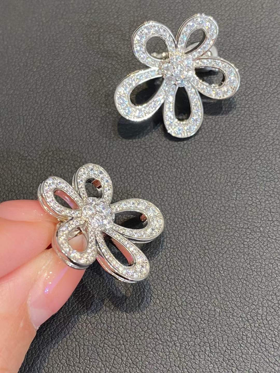 [⭐Renara]FLOWERLACE EARRINGS FULL DIAMONDS