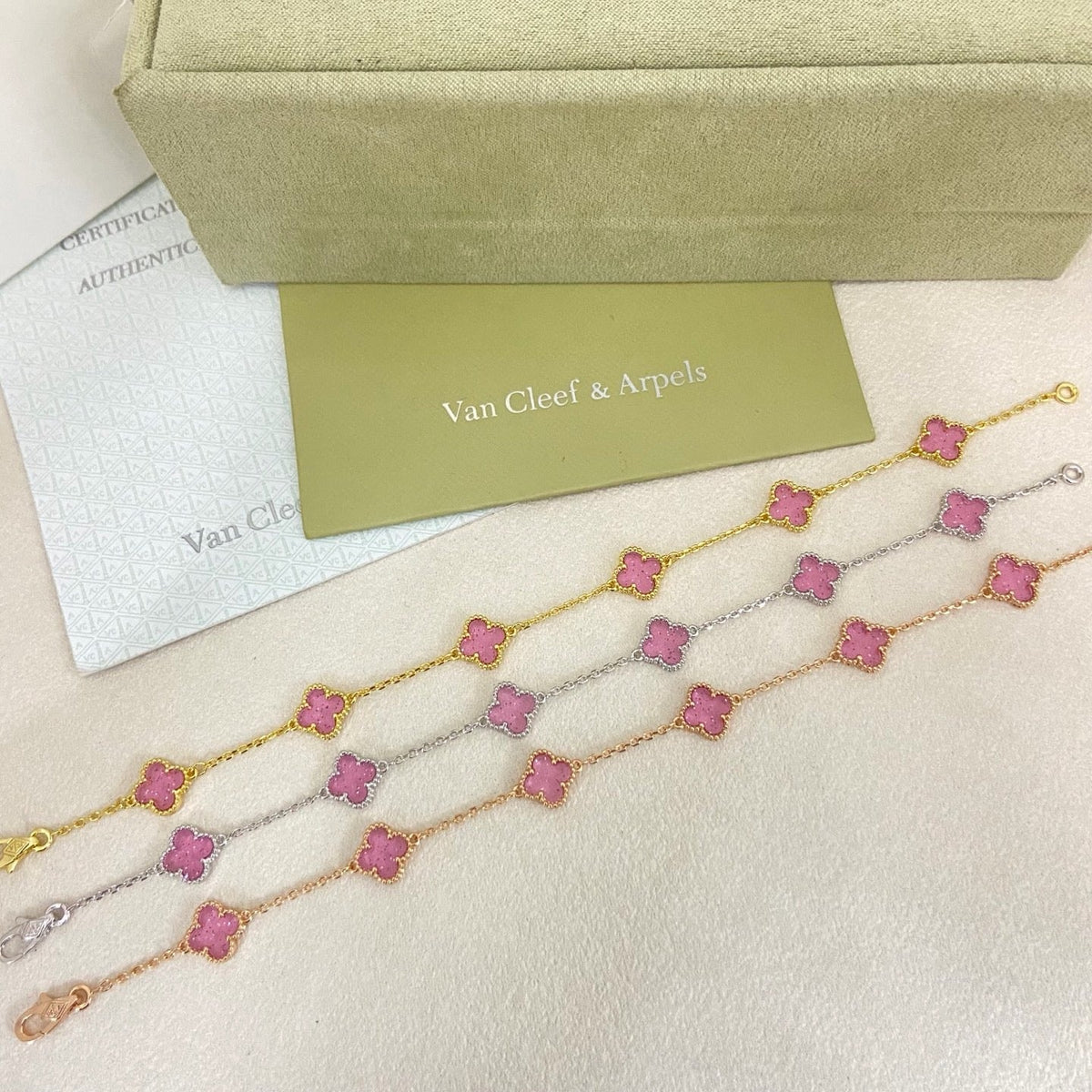 [⭐Renara]2026 NEW CLOVER 6 MOTIF BUBBLE PINK ENAMEL BRACELET