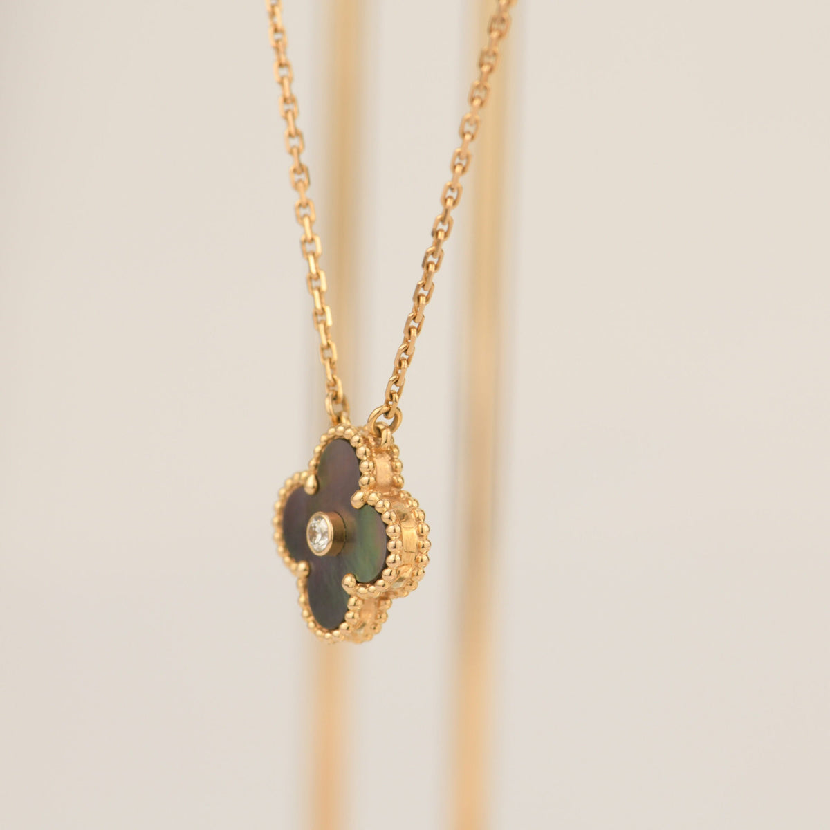 [⭐Renara]CLOVER 15MM DIAMOND AND MOTHER-OF-GREY NECKLACE