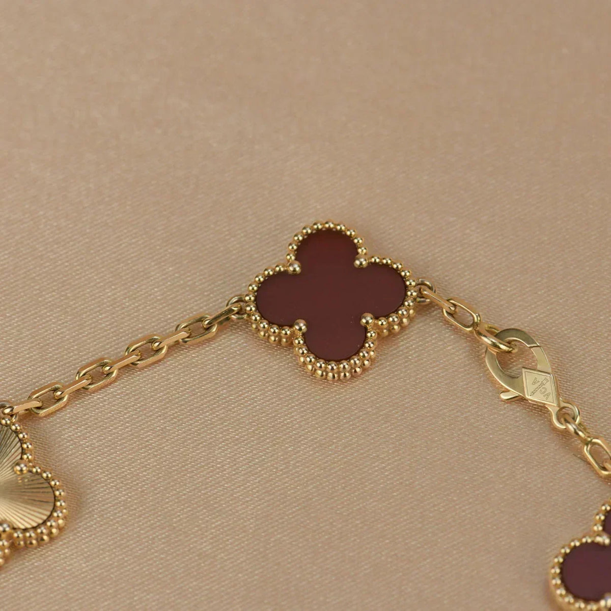 [⭐Renara] CLOVER 5 MOTIF RED CORNELIAN BRACELET COLLECTION