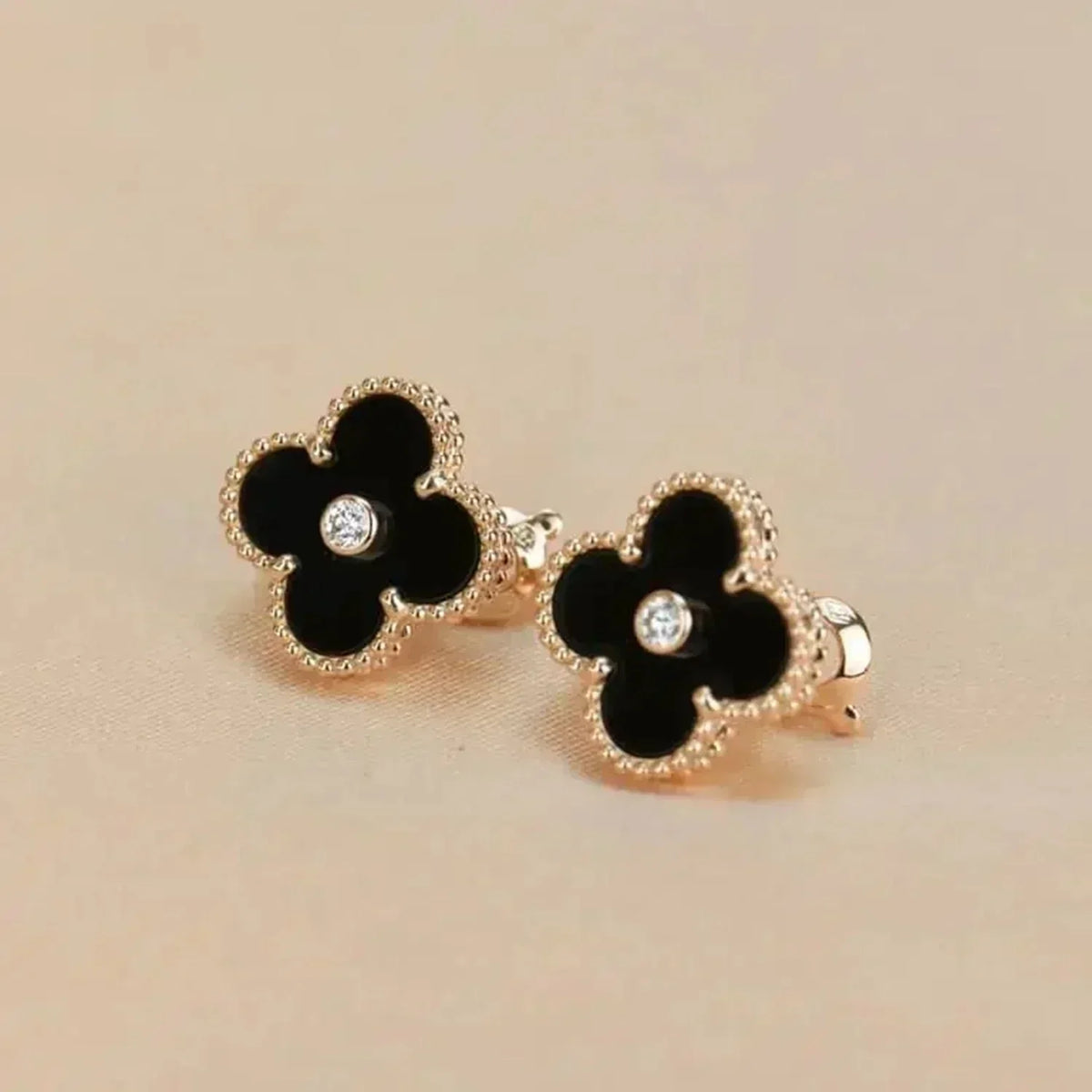 [⭐Renara]CLOVER MEDIUM 1 MOTIFS ONYX DIAMOND EARRINGS