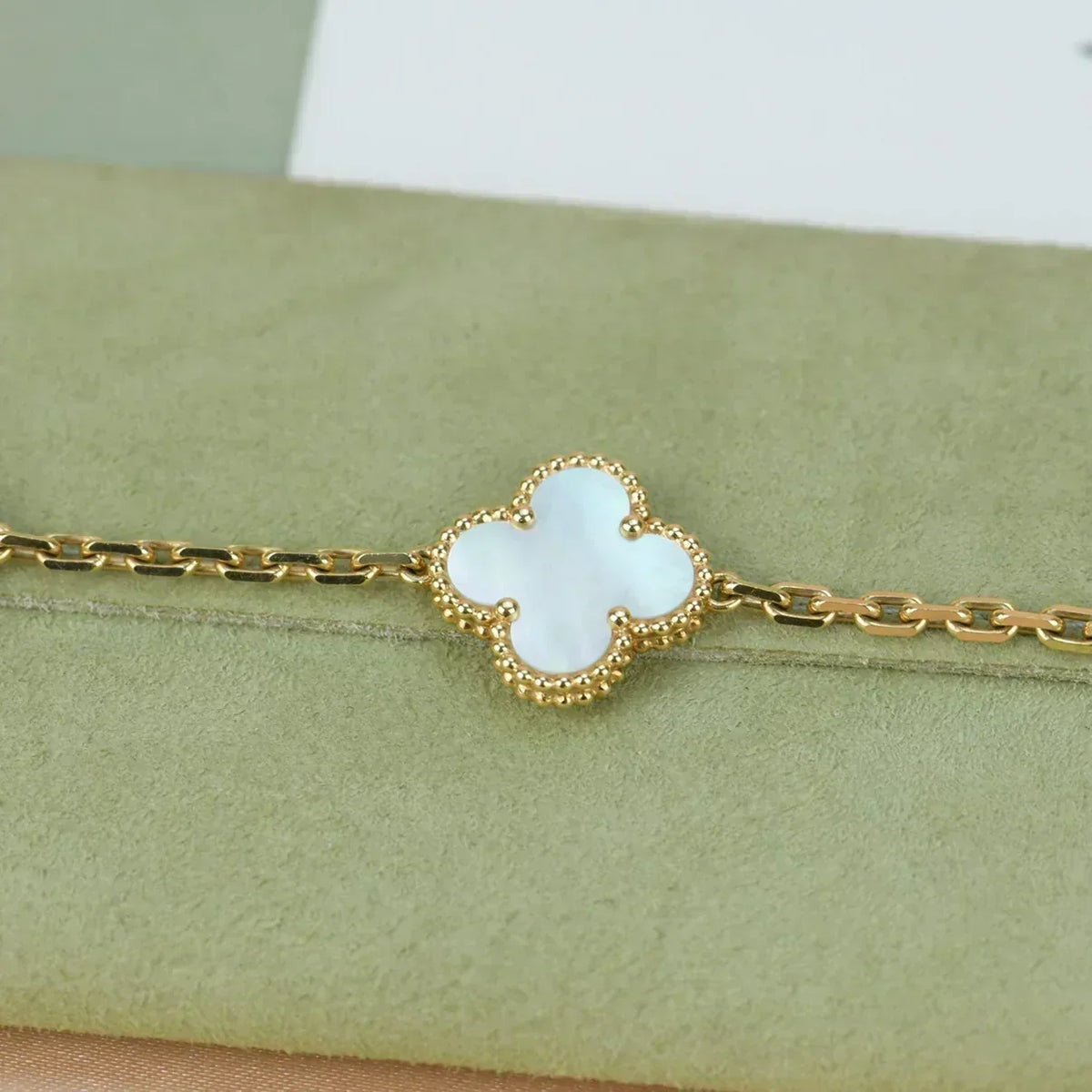 [⭐Renara]CLOVER WHITE PEARL MOP 5 MOTIF BRACELET COLLECTION