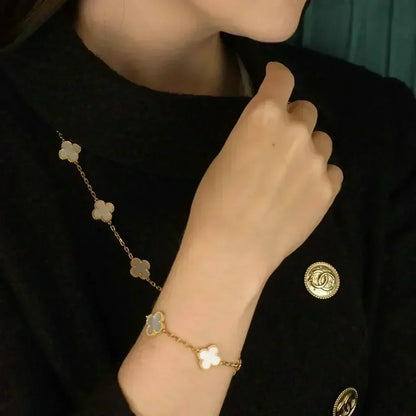 [⭐Renara]CLOVER WHITE PEARL MOP 5 MOTIF BRACELET COLLECTION