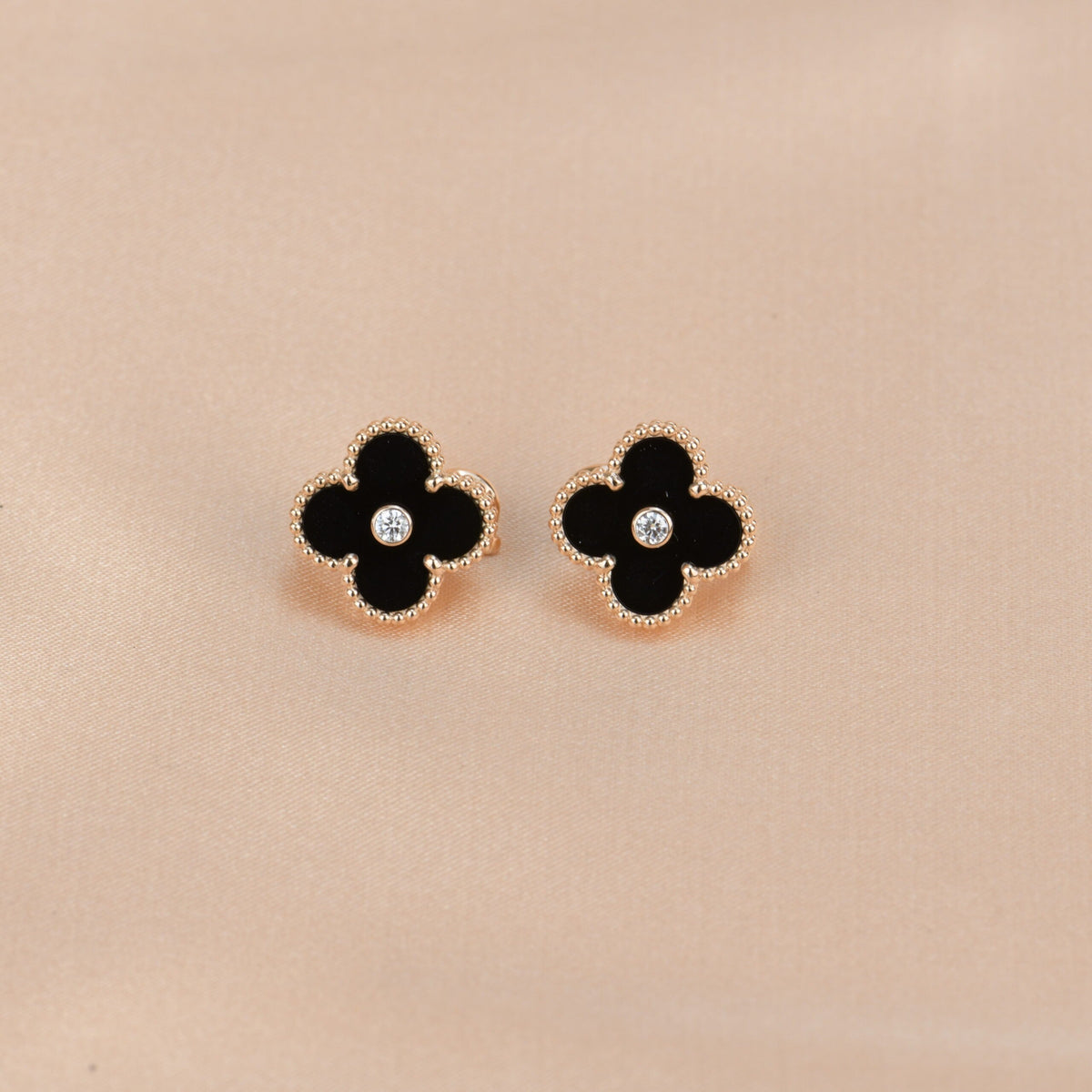 [⭐Renara]CLOVER MEDIUM 1 MOTIFS ONYX DIAMOND EARRINGS
