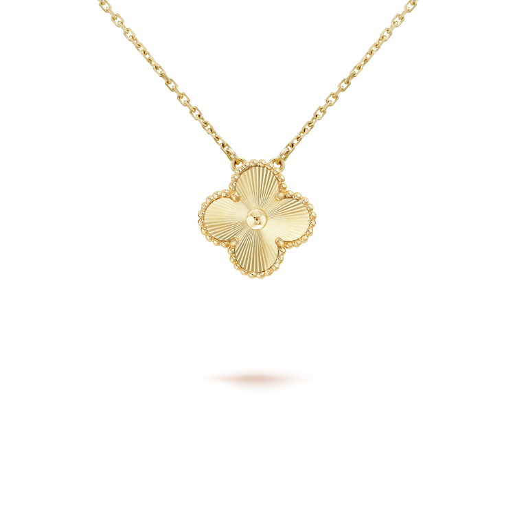 [⭐Renara]CLOVER 15MM LASER NECKLACE AND BOX