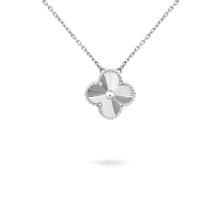 [⭐Renara]CLOVER 15MM LASER NECKLACE SILVER