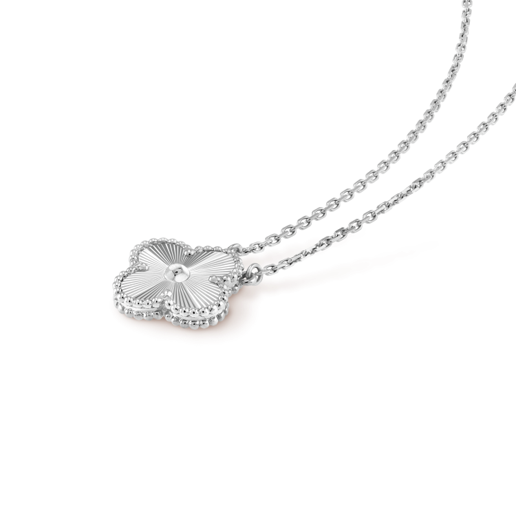 [⭐Renara]CLOVER 15MM LASER NECKLACE SILVER