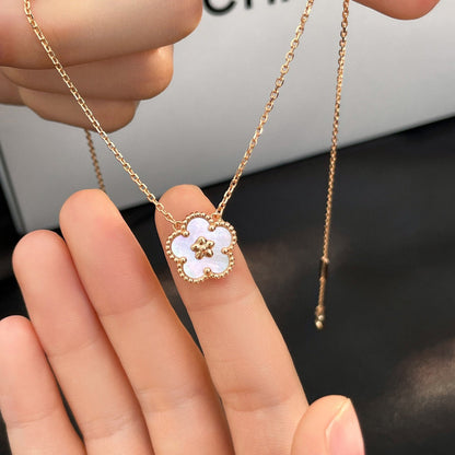 [⭐Renara]LUCKY  WHITE MOP  PLUM BLOSSOM NECKLACE