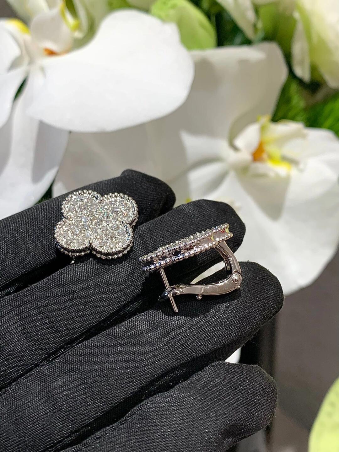 [⭐Renara]CLOVER 20MM MOTIFS DIAMOND STUD EARRINGS SILVER