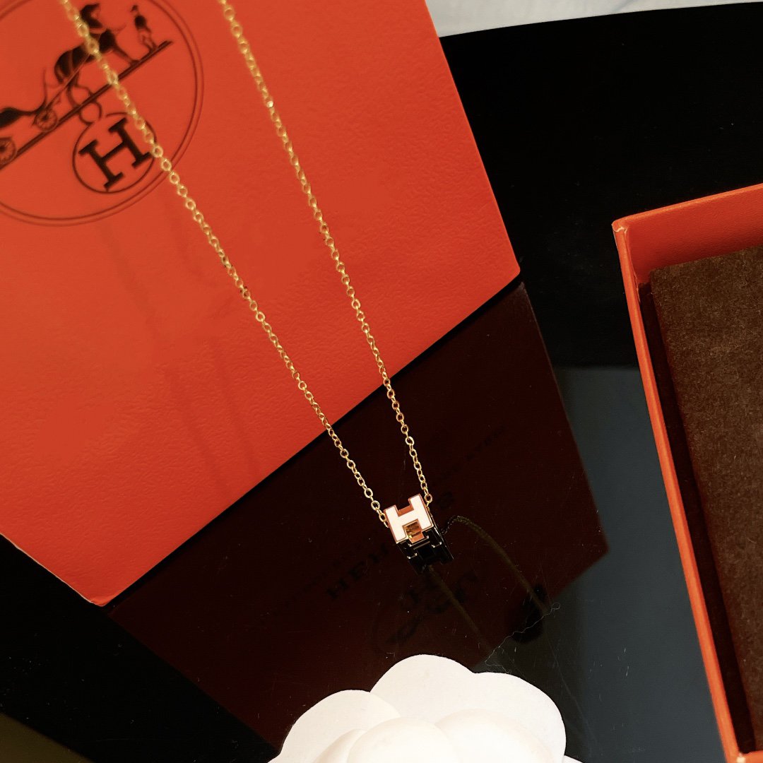 [⭐Renara]H WHITE SQUARE GOLD NECKLACE