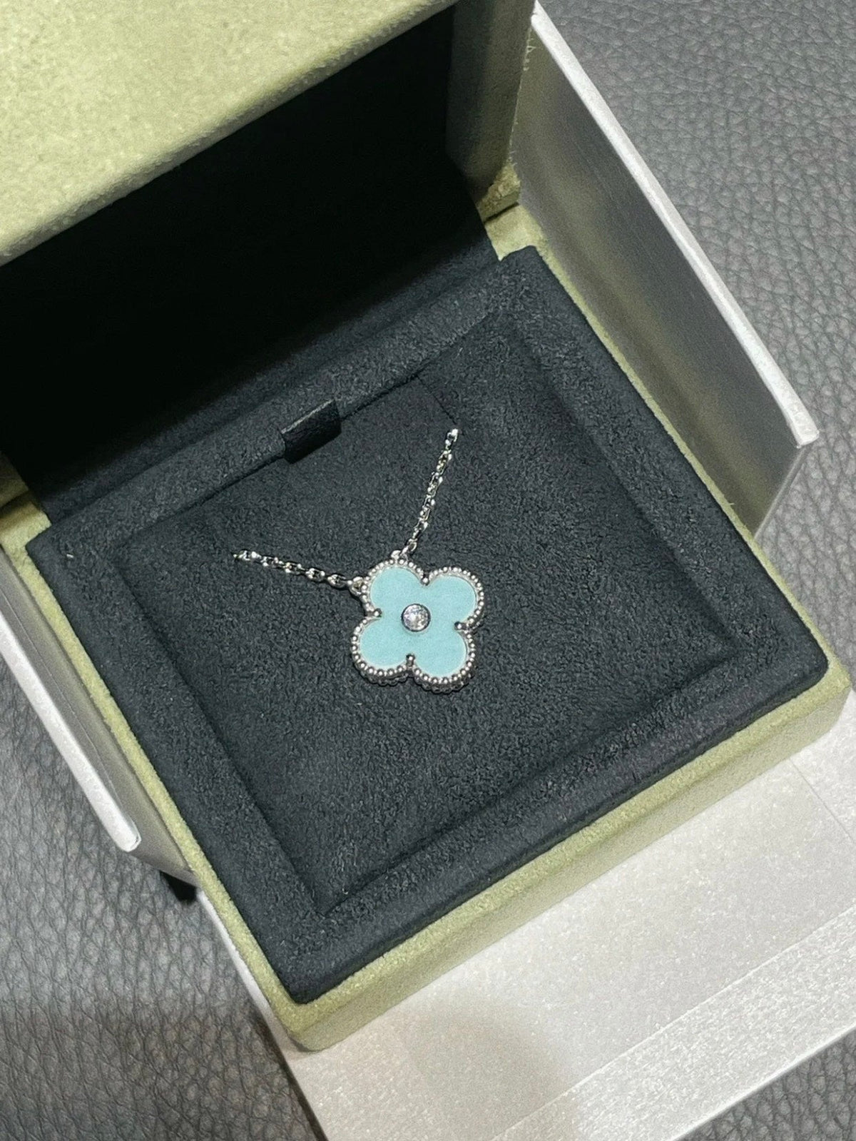 [⭐Renara]CLOVER 1 DIAMOND LIGHT BLUE SILVER NECKLACE
