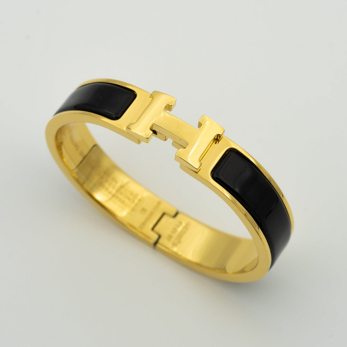 [⭐Renara]H BLACK BRACELET