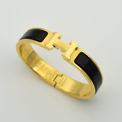 [⭐Renara]H BLACK BRACELET