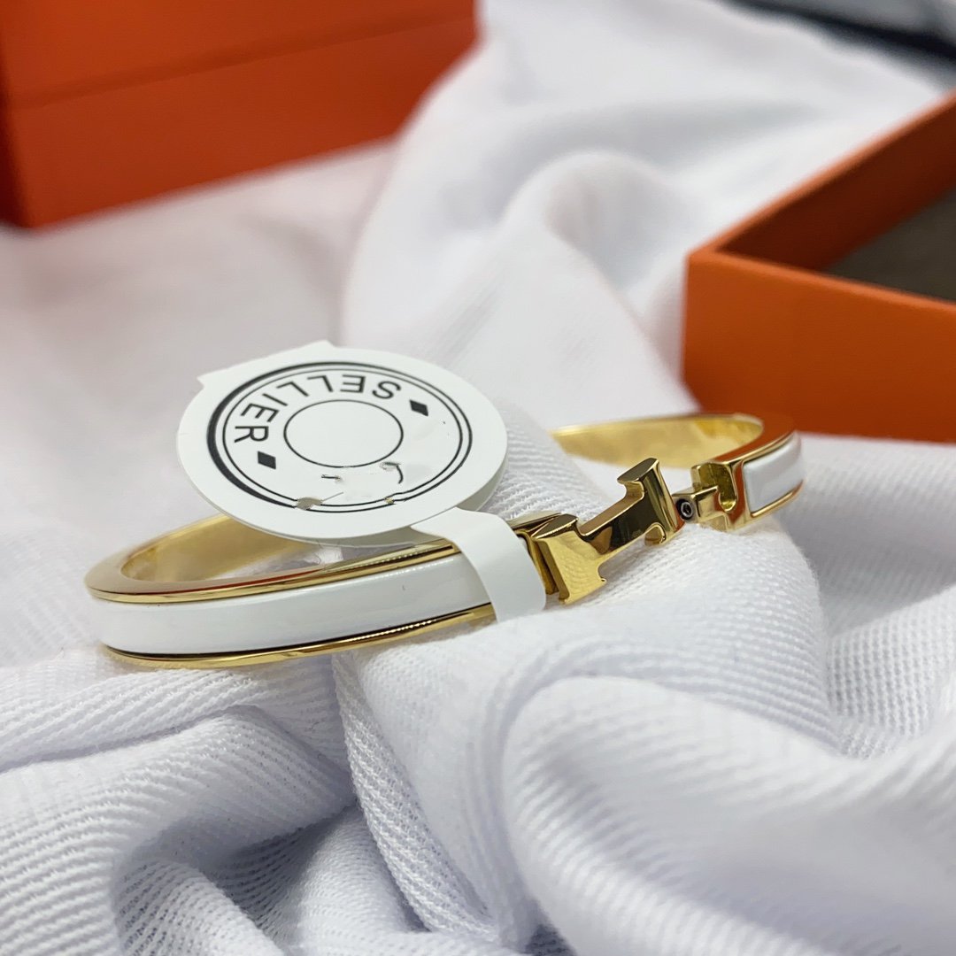 [⭐Renara]CLASSIC HM CLIC WHITE 8MM ENAMEL BRACELET