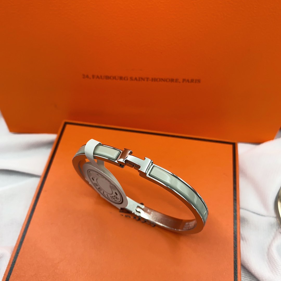 [⭐Renara]CLASSIC HM CLIC GREEN 8MM ENAMEL BRACELET