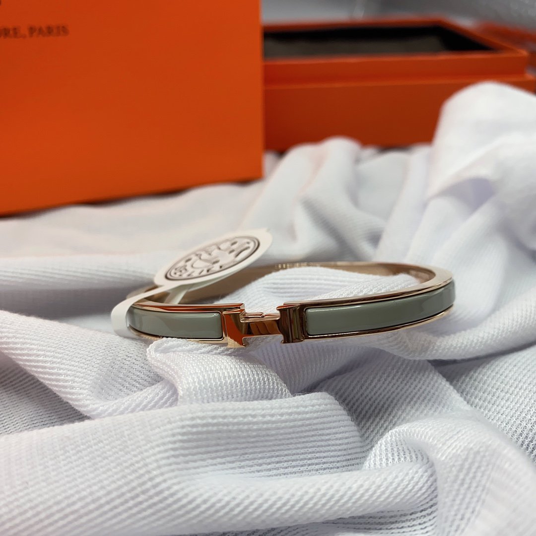 [⭐Renara]CLASSIC HM CLIC GREEN 8MM ENAMEL BRACELET