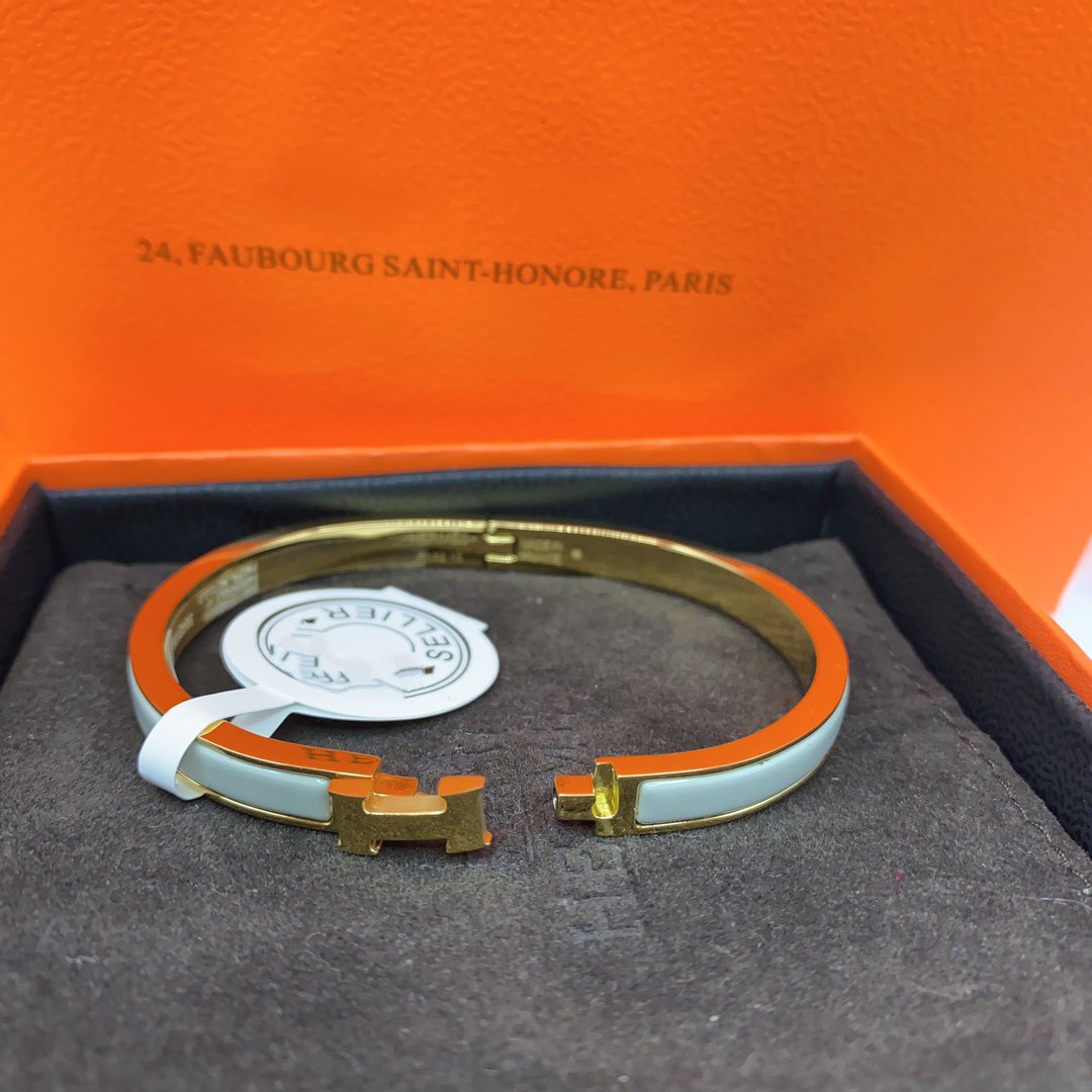 [⭐Renara]CLASSIC HM CLIC GREEN 8MM ENAMEL BRACELET