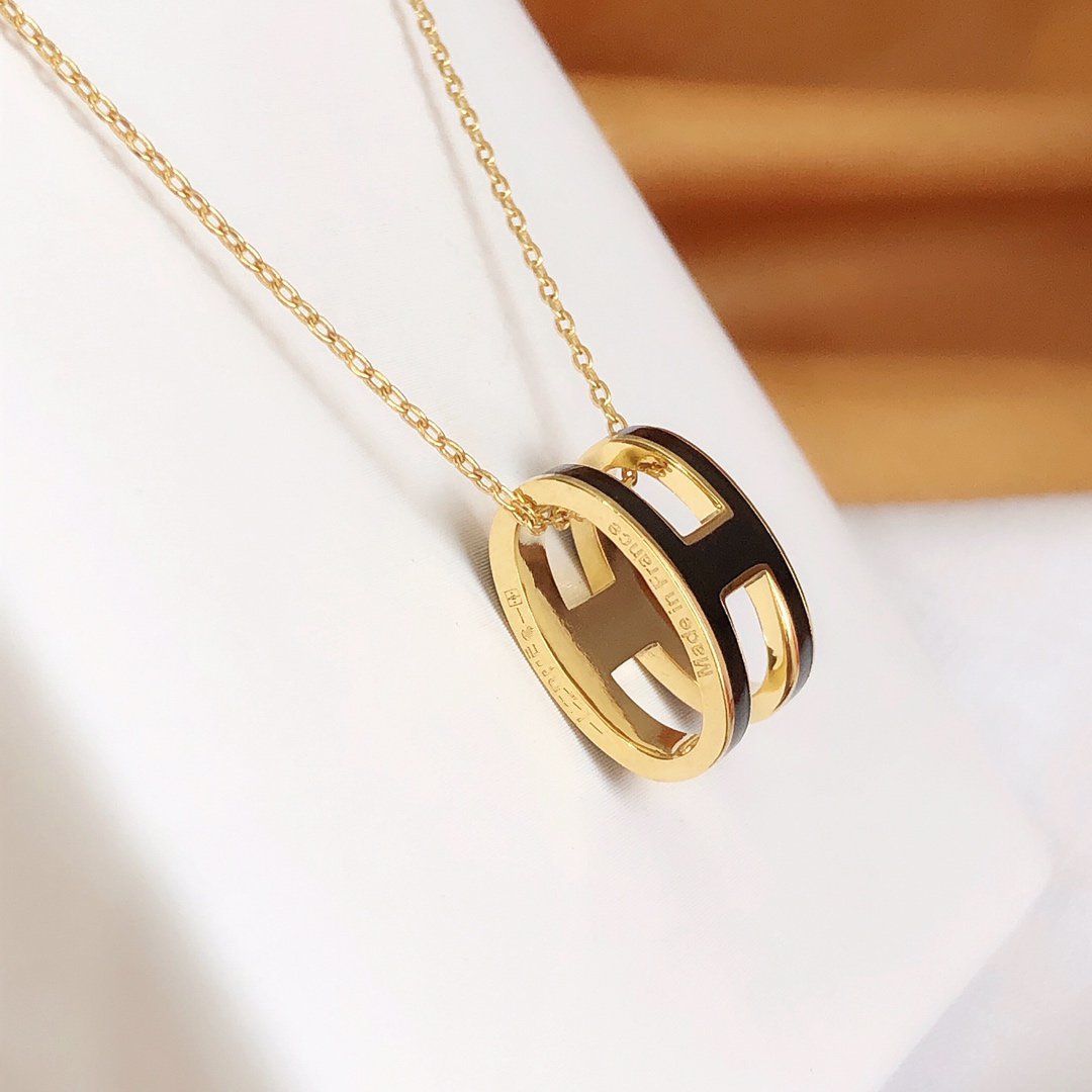 [⭐Renara]HM CLIC BLACK ENAMEL GOLD NECKLACE