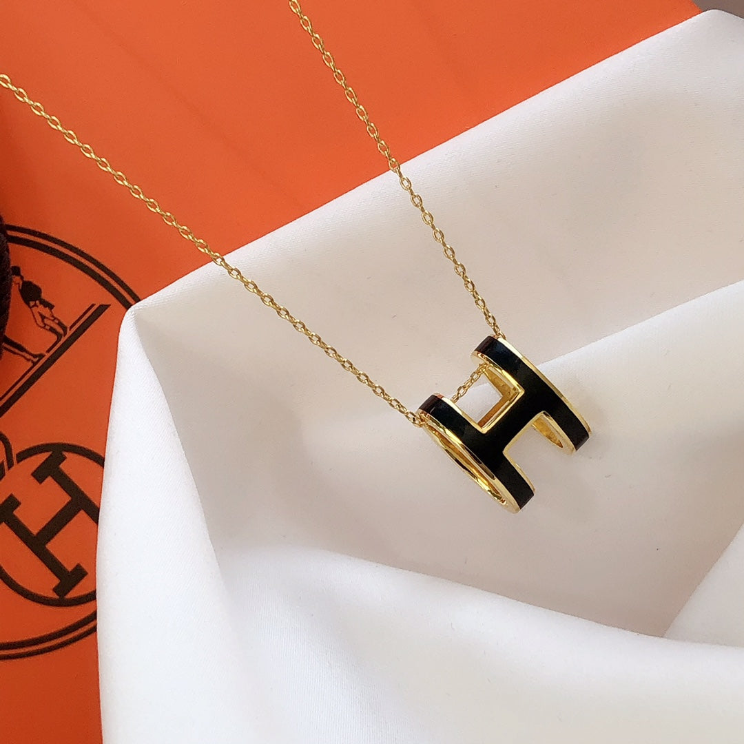 [⭐Renara]HM CLIC BLACK ENAMEL GOLD NECKLACE