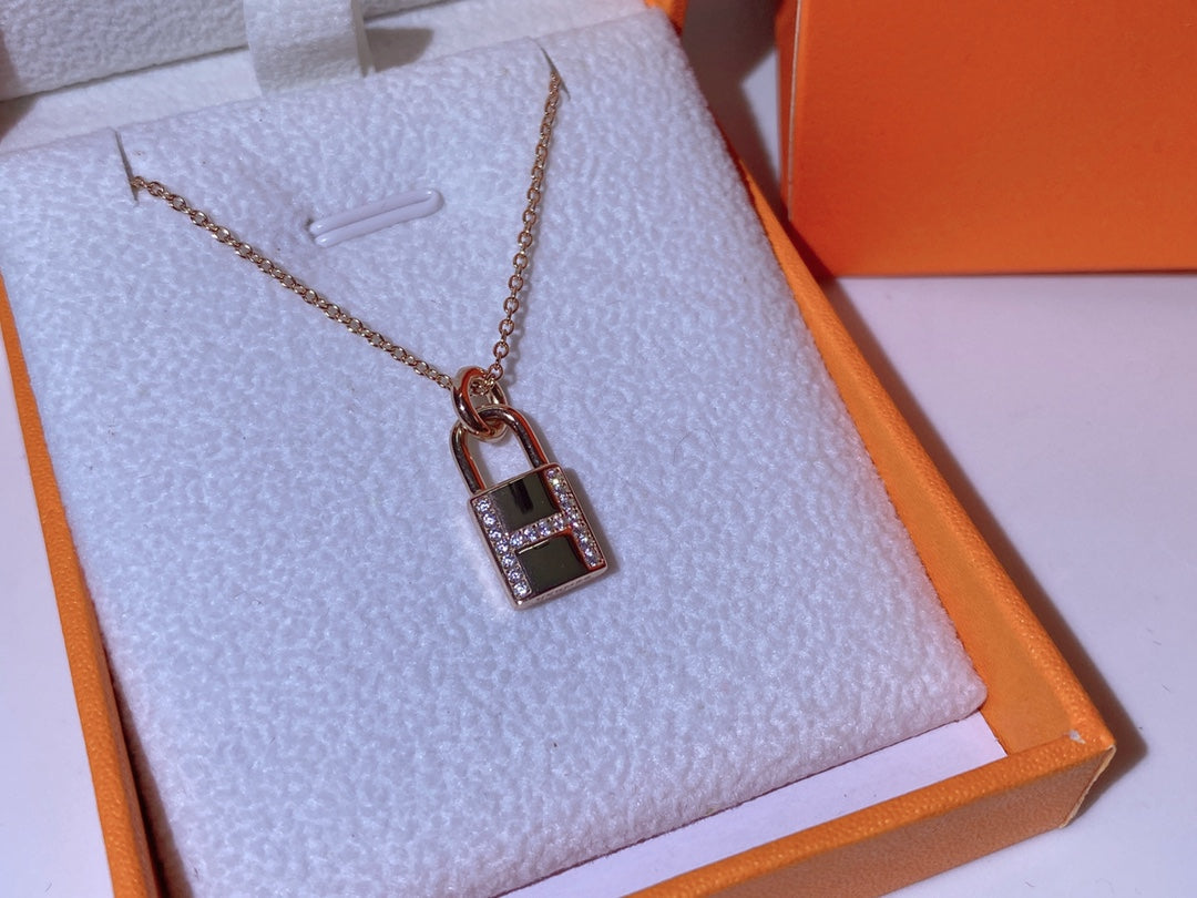 [⭐Renara]HM ADVANCED NICHE LOCK HEAD NECKLACE DIAMONDS