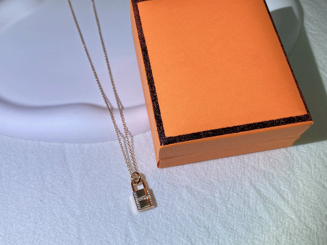 [⭐Renara]HM ADVANCED NICHE LOCK HEAD NECKLACE DIAMONDS