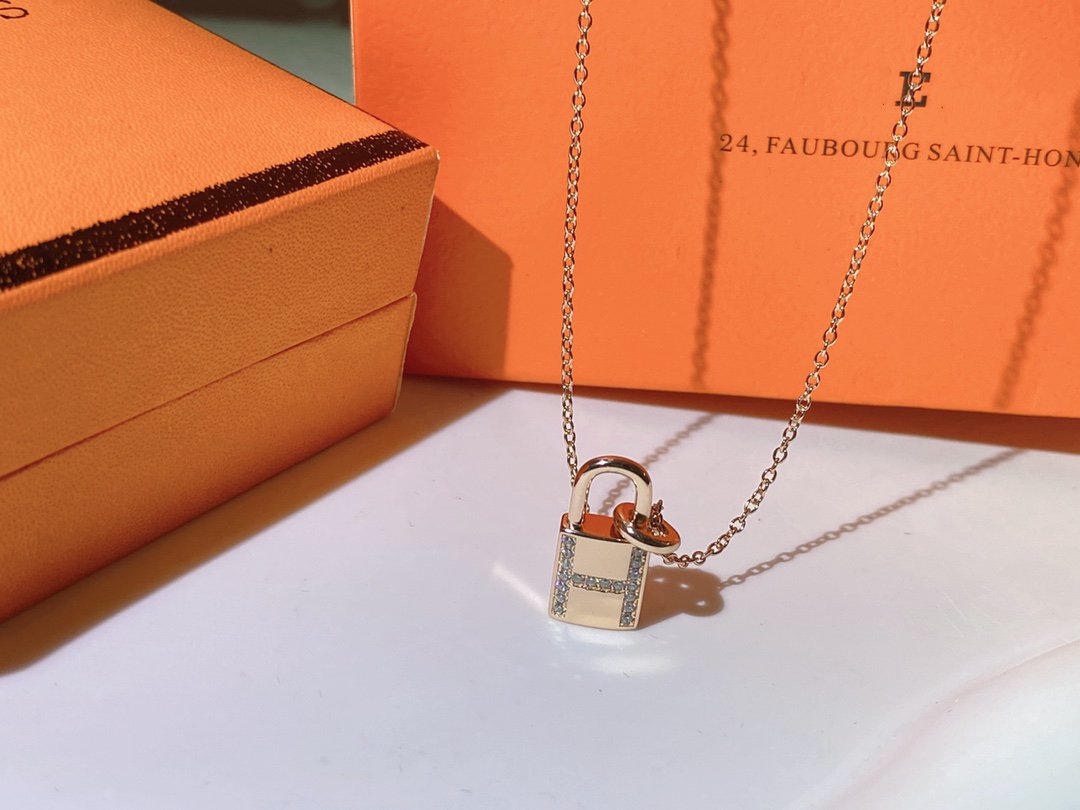 [⭐Renara]HM ADVANCED NICHE LOCK HEAD NECKLACE DIAMONDS
