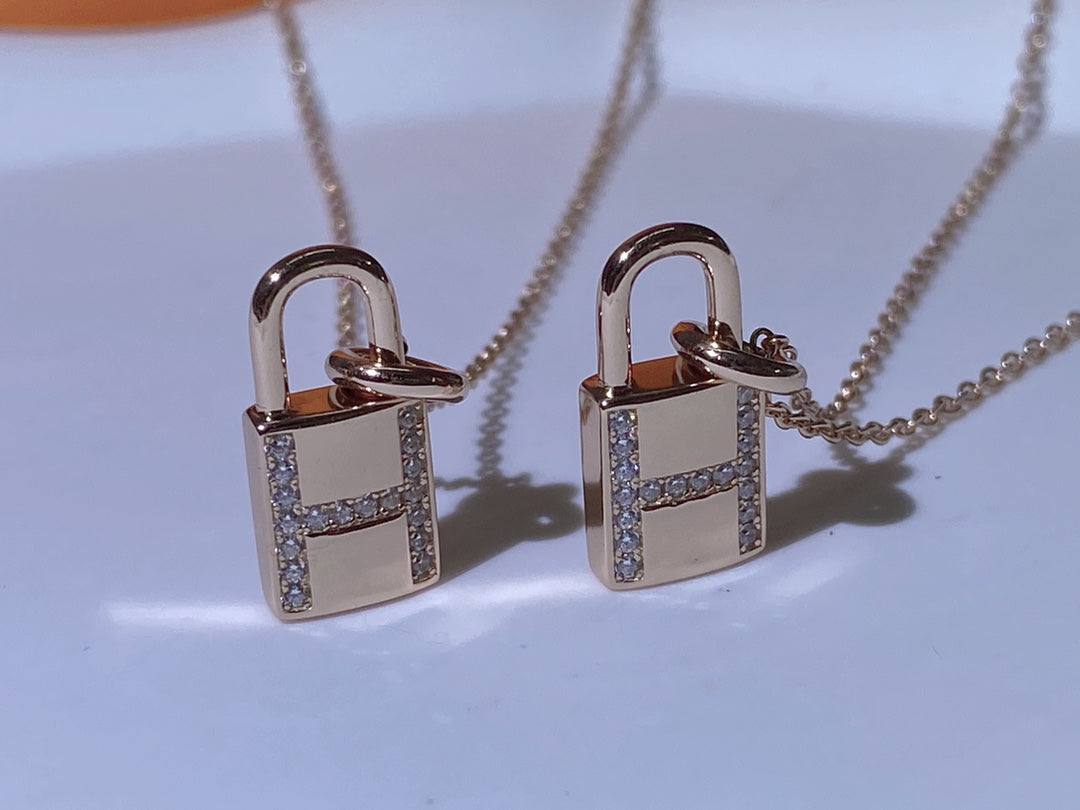 [⭐Renara]HM ADVANCED NICHE LOCK HEAD NECKLACE DIAMONDS