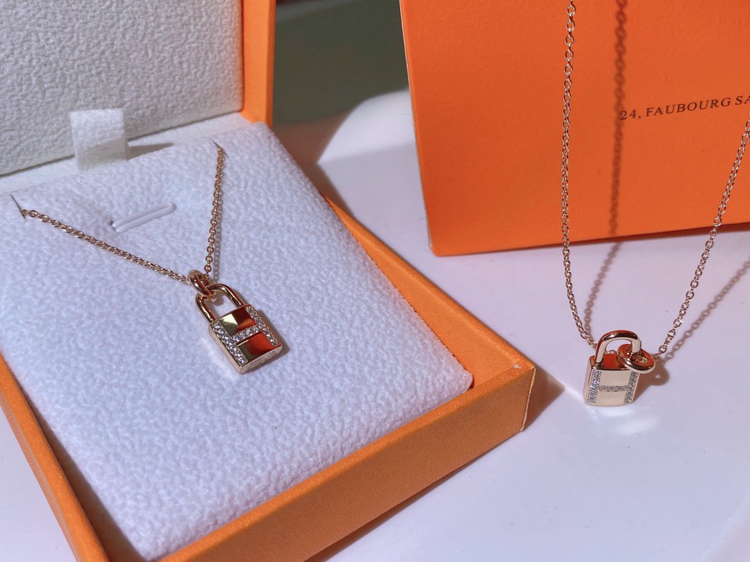 [⭐Renara]HM ADVANCED NICHE LOCK HEAD NECKLACE DIAMONDS
