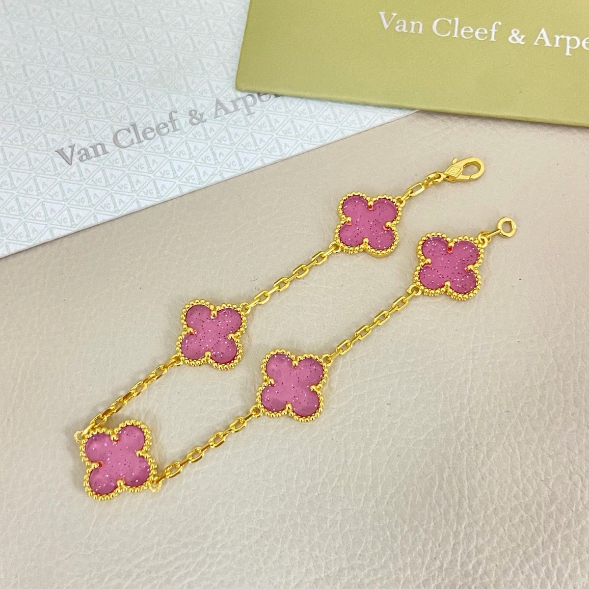 [⭐Renara]NEW BUBBLE PINK ENAMEL 5-FLOWER BRACELET