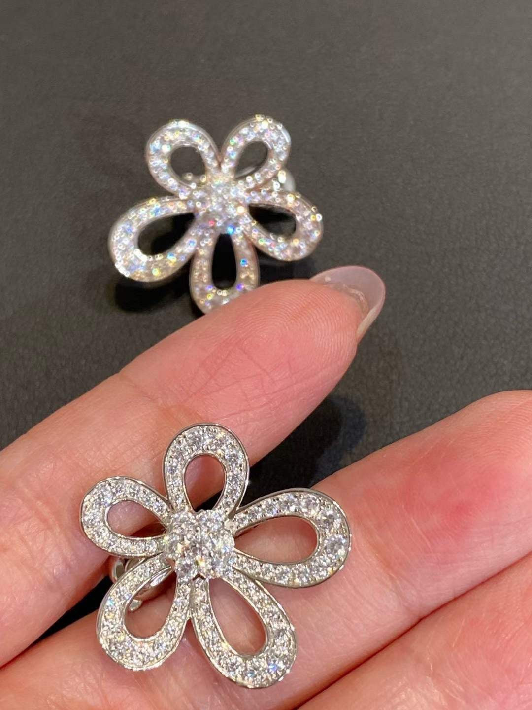 [⭐Renara]FLOWERLACE EARRINGS FULL DIAMONDS