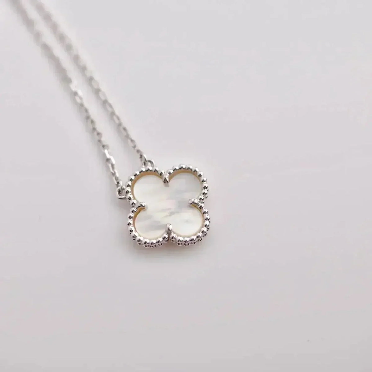[⭐Renara]CLOVER  15MM WHITE MOTHER-OF-PEARL SILVER