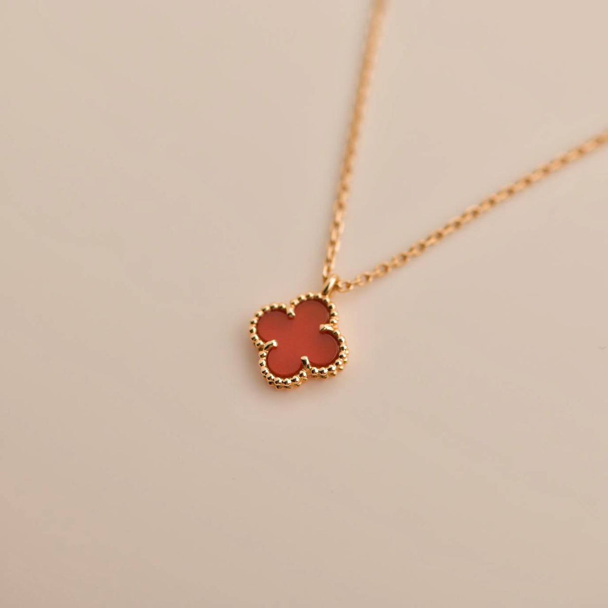 [⭐Renara]CLOVER MINI 9.5MM WHITE CARNELIANS NECKLACE