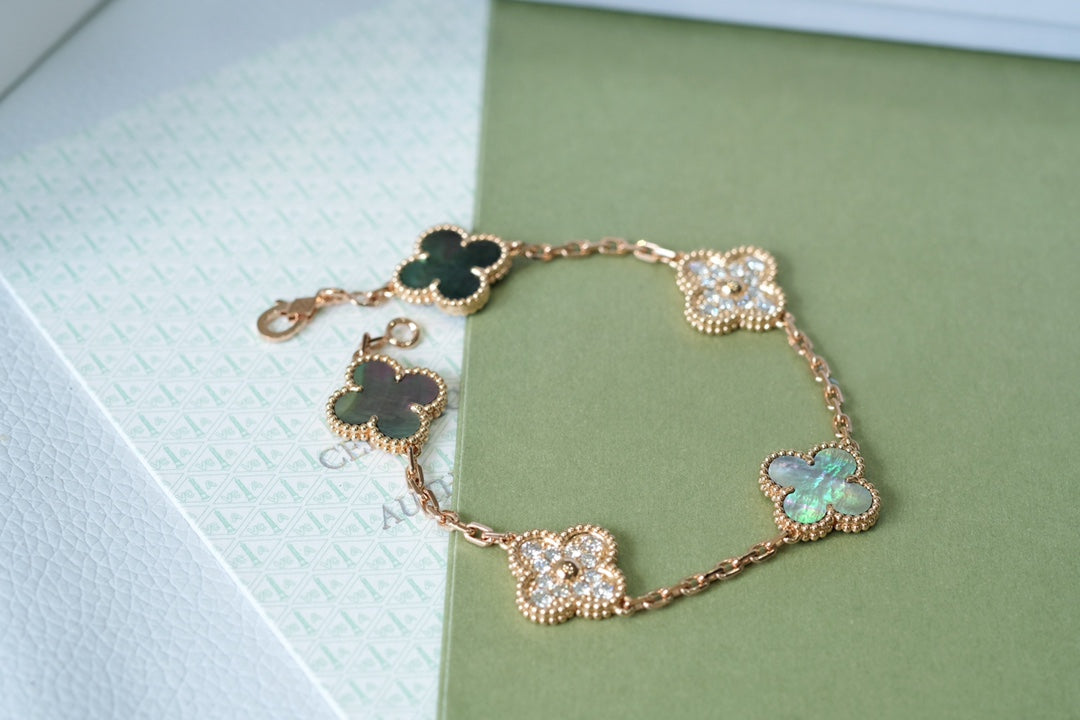 [⭐Renara] CLOVER 5 MOTIF GRAY MOP BRACELET COLLECTION