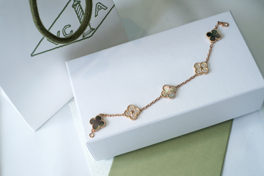 [⭐Renara] CLOVER 5 MOTIF GRAY MOP BRACELET COLLECTION