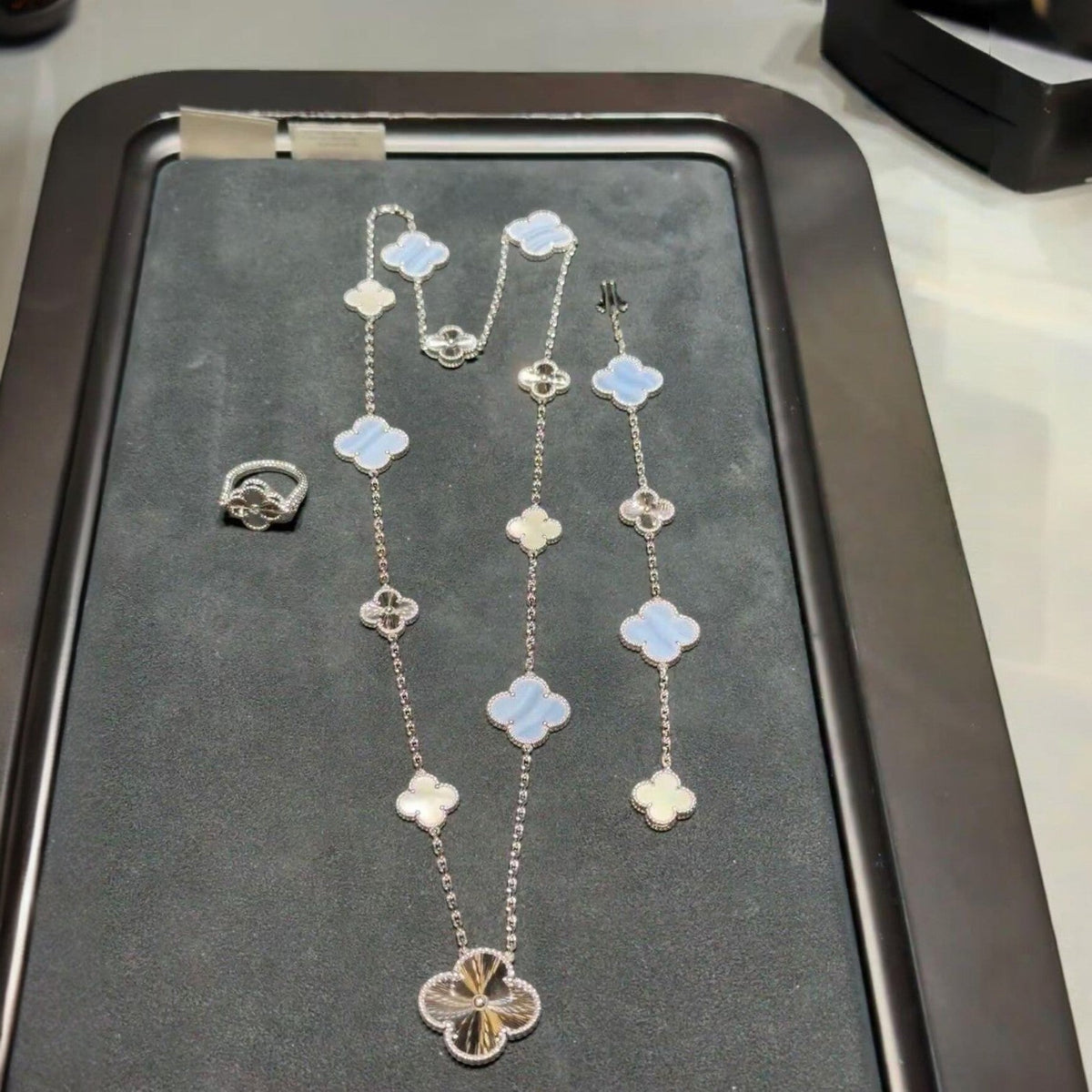 [⭐Renara]DETACHABLE CLOVER 15(11+4) FLOWER SILVER NECKLACE SET