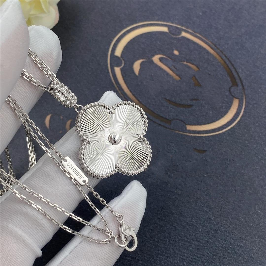 [⭐Renara]CLOVER 25MM SILVER BIG CLOVER NECKLACE
