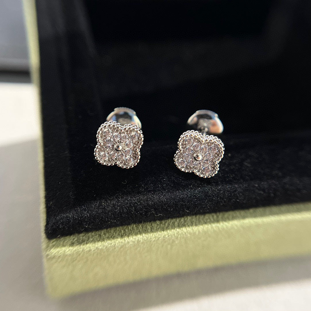 [⭐Renara]CLOVER MINI DIAMOND STUD EARRINGS