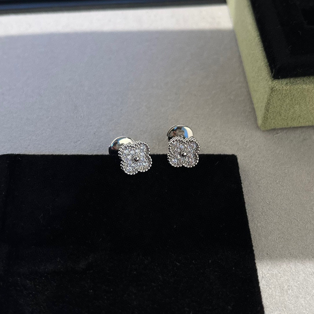 [⭐Renara]CLOVER MINI DIAMOND STUD EARRINGS