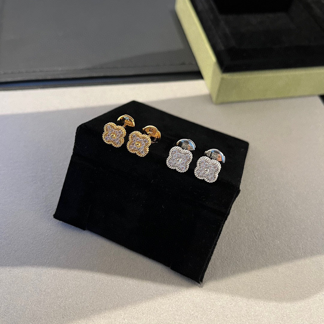 [⭐Renara]CLOVER MINI DIAMOND STUD EARRINGS