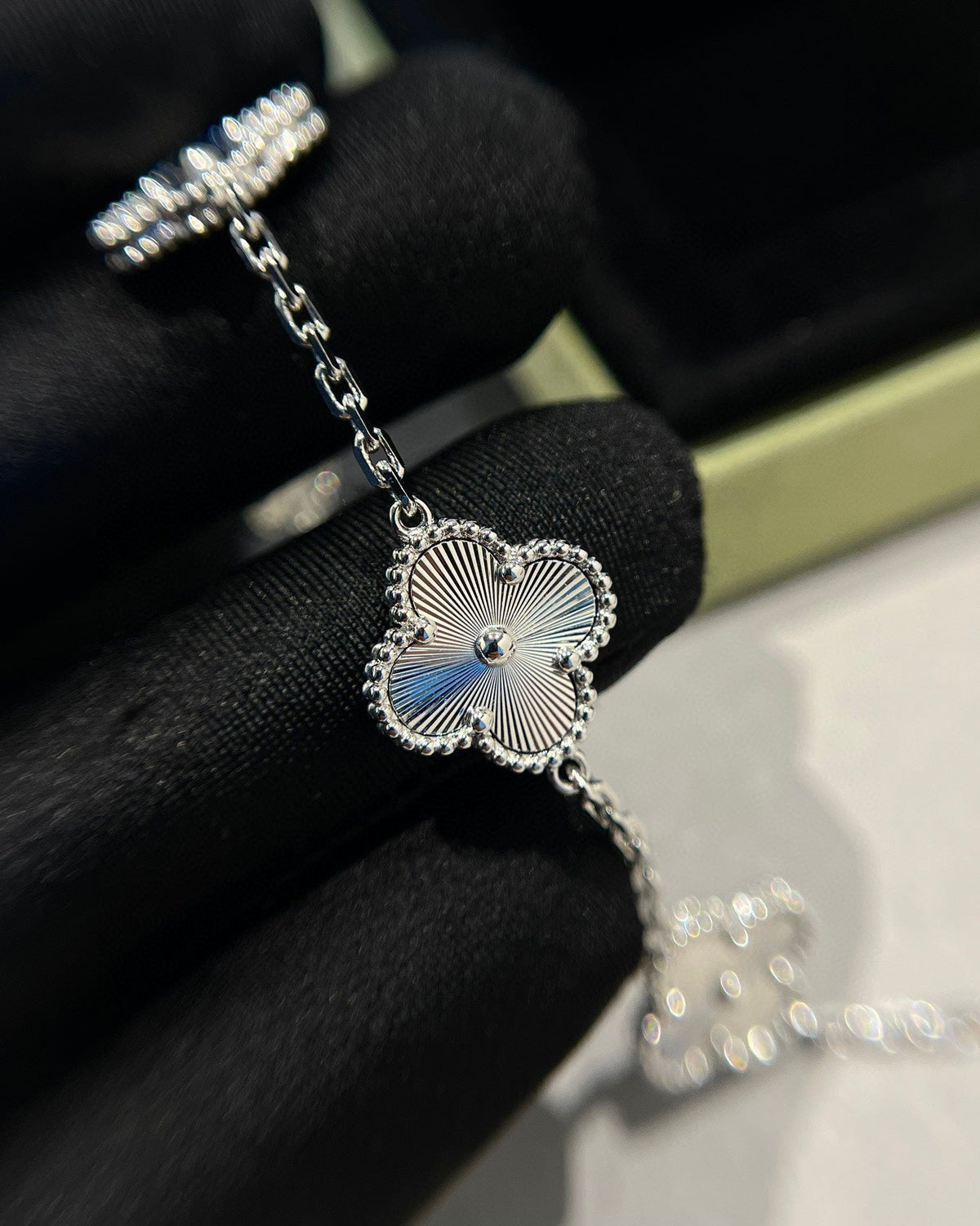 [⭐Renara] CLOVER 5 MOTIF LASER BRACELET COLLECTION