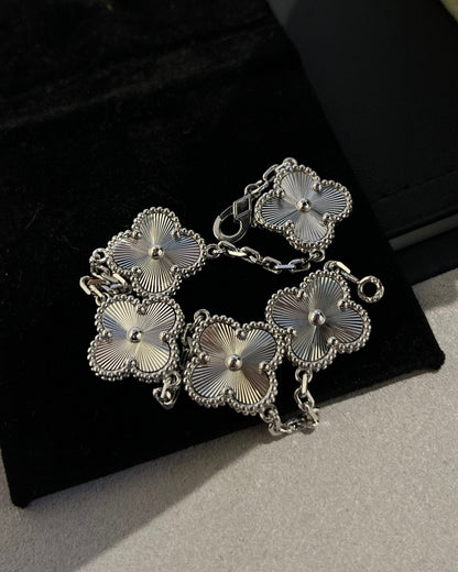 [⭐Renara] CLOVER 5 MOTIF LASER BRACELET COLLECTION
