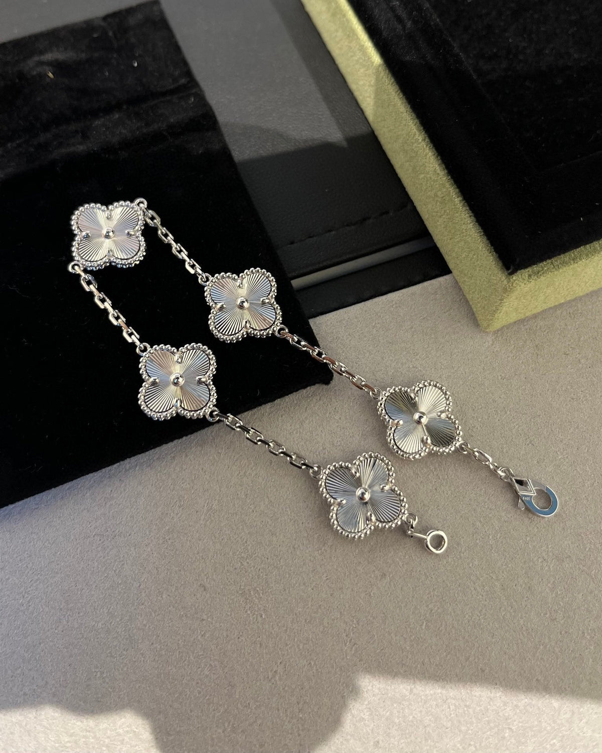 [⭐Renara] CLOVER 5 MOTIF LASER BRACELET COLLECTION